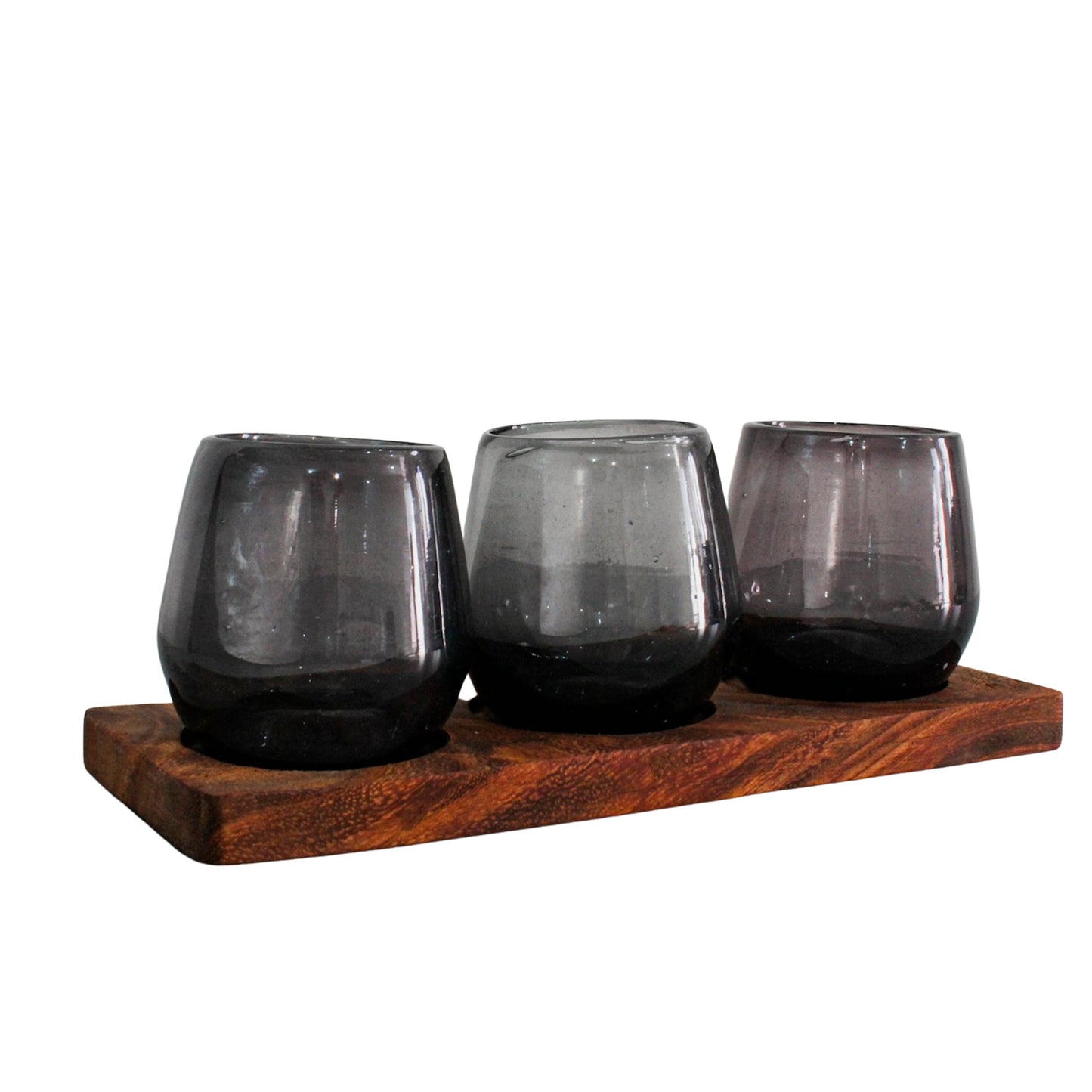 3 vasos para whiskey de vidrio soplado de 14oz (414ml) color humo con base de madera parota