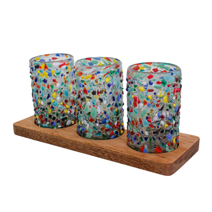 3 vasos de vidrio soplado granulado con base de madera