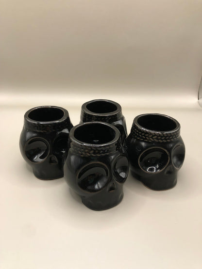 Set de 4 Vasos Mezcaleros/Tequileros en Forma de Calavera – Inspirados en el Folclore Mexicano