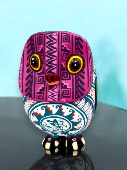 Búho Rosa y Blanco