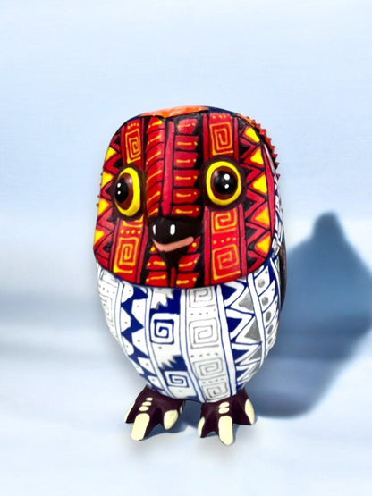 Búho Rojo y Blanco