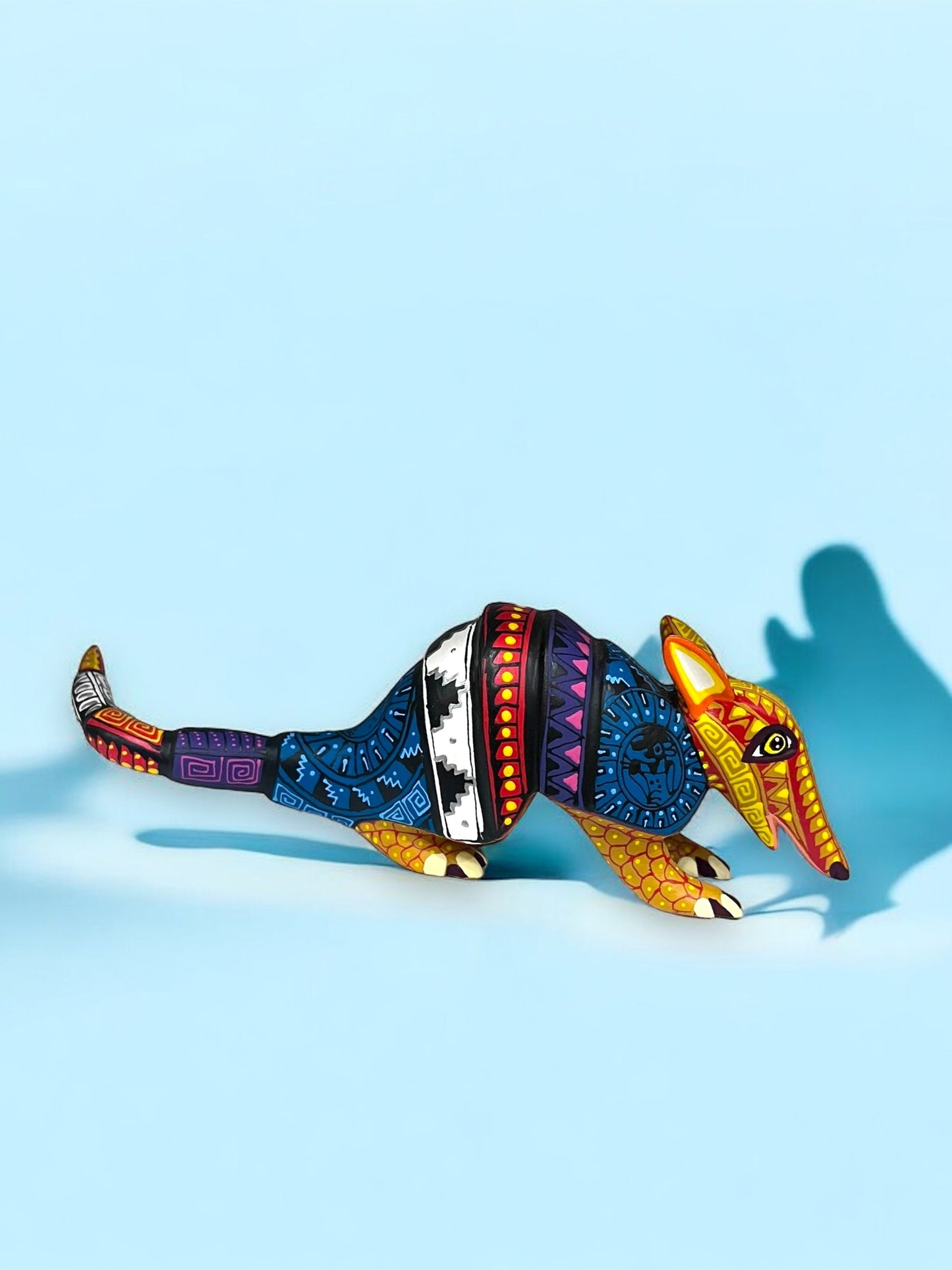 Armadillo en Tonos Amarillo y Multicolor