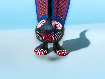 Alebrije de Conejo en Postura Invertida con Detalles Coloridos