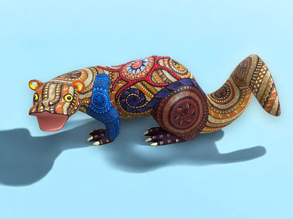 figura de madera de Nutria Alebrije con Pez