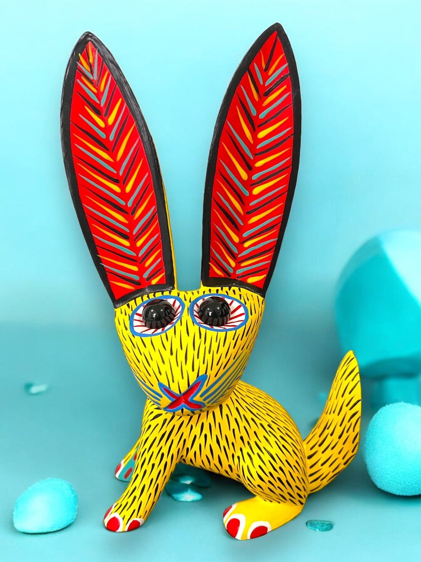 Alebrije de Conejo Amarillo con Orejas Largas Rojas