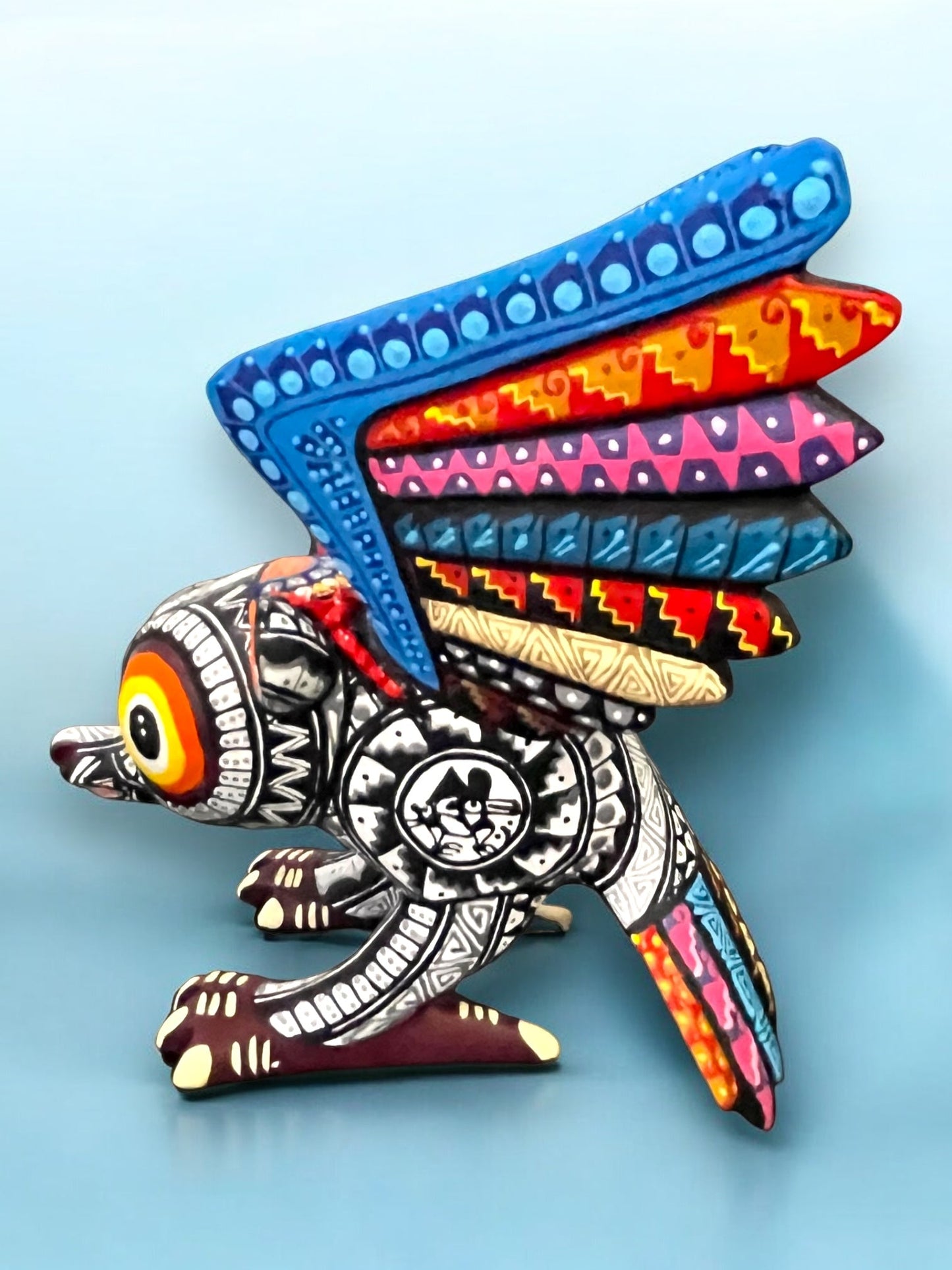 Alebrije de Colibrí con Alas Coloridas