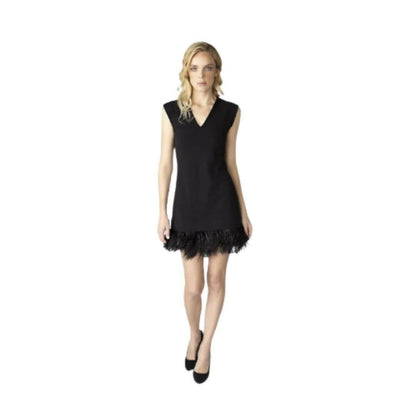 Vestido negro con plumas