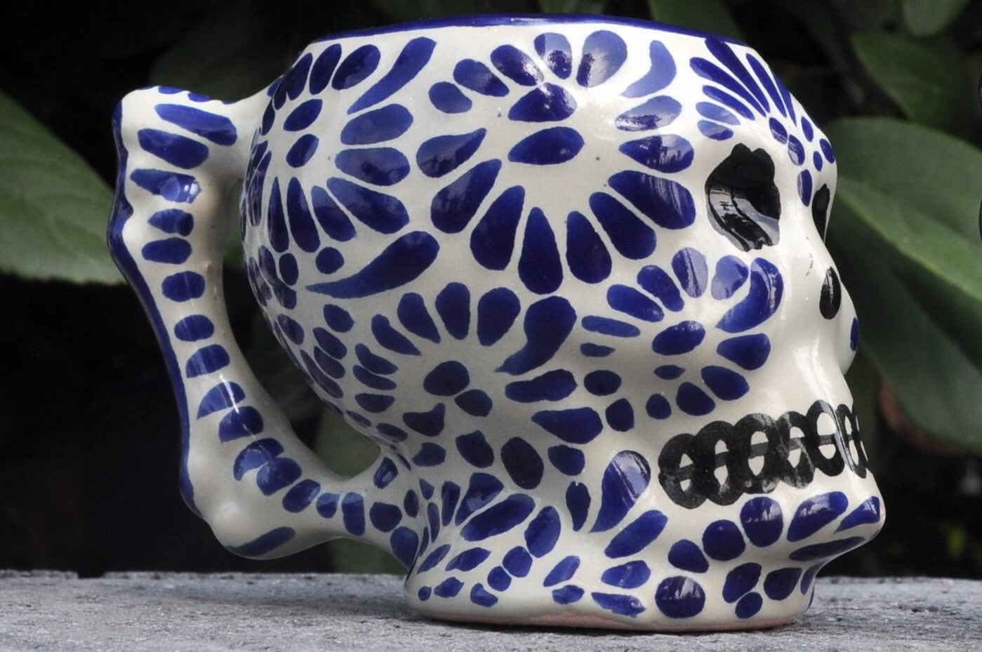 Juego de tres Caballitos de Talavera Poblana con Asas de 250ml/8.4oz Con Diseño de Calavera Mexicano.